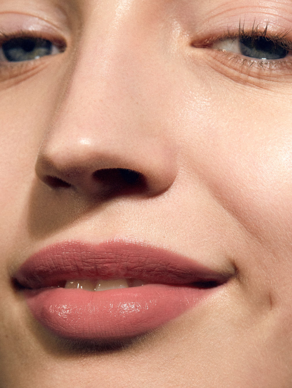 DAZZLE NIGHTS Satin Shine Lipstick, Flattery