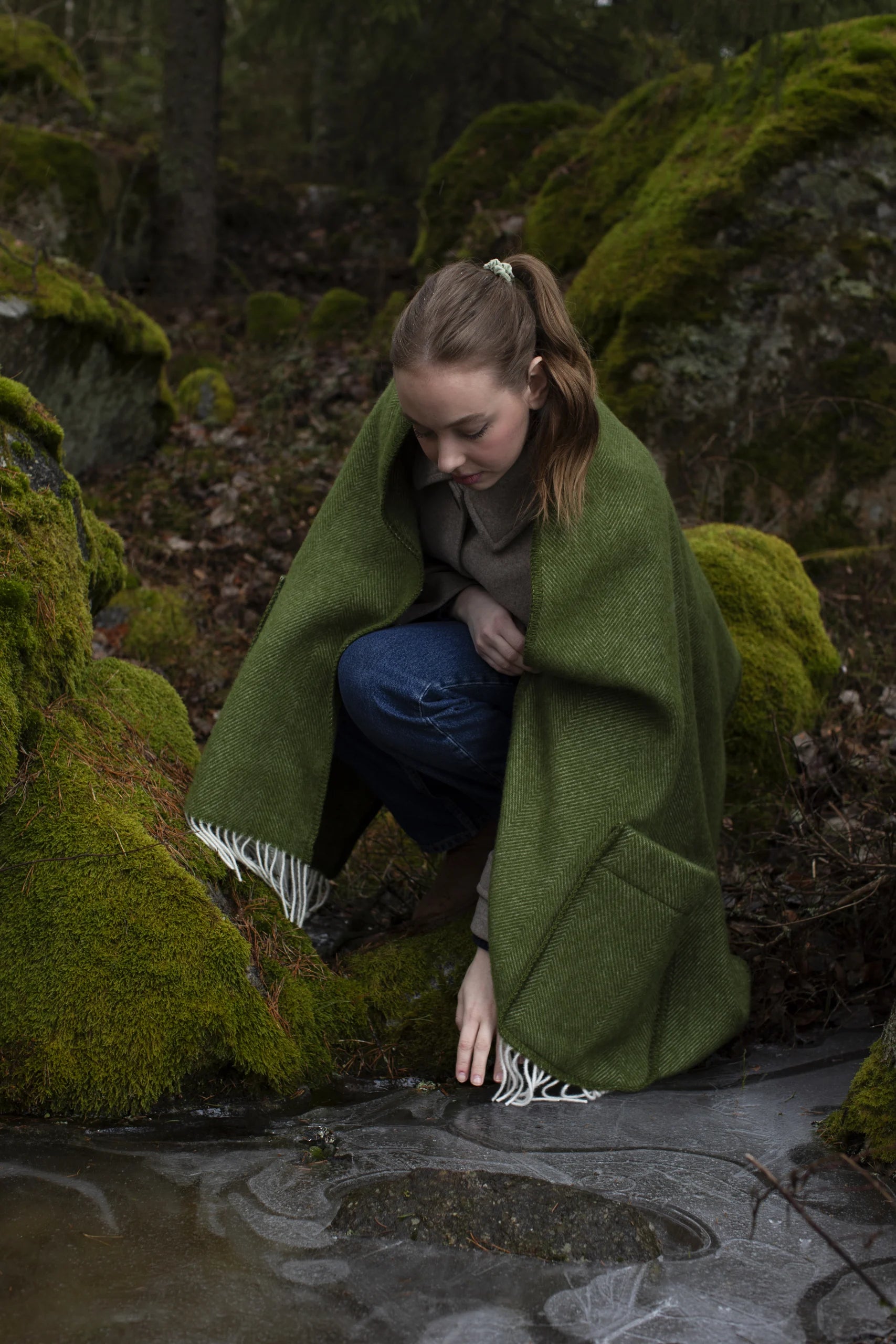 Arvo Pocket Scarf, White - Olive