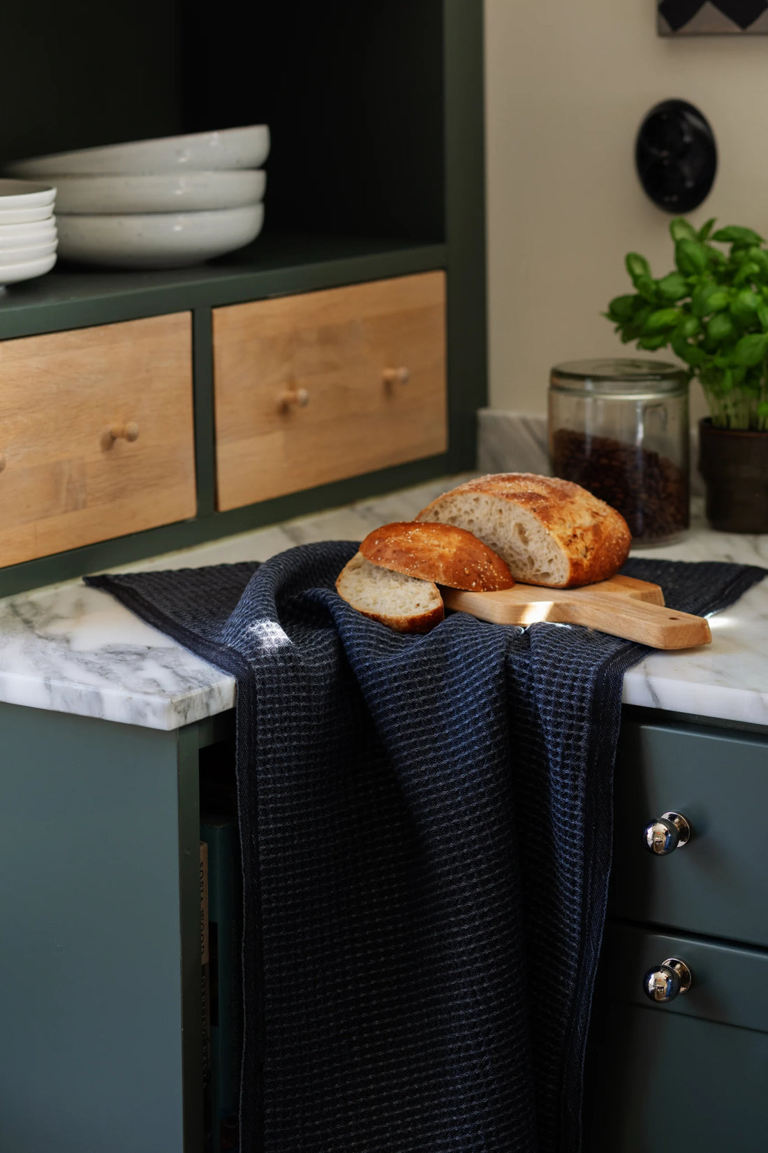 Maija Kitchen Towel, Black/Blueberry