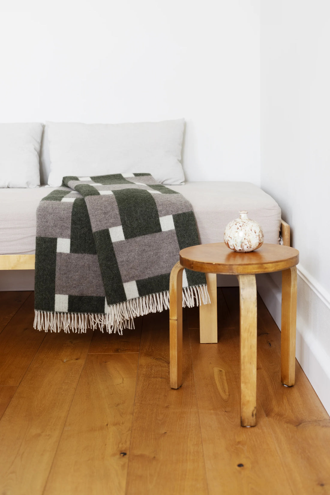 Punos Wool Blanket, Beige/Olive/White
