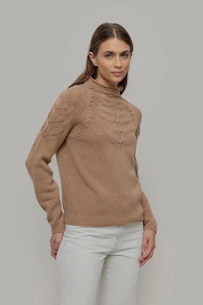 Corinne, Beige