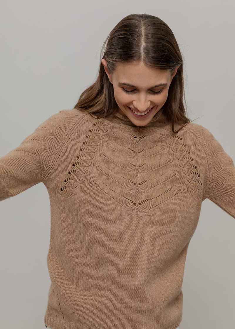 Corinne, Beige